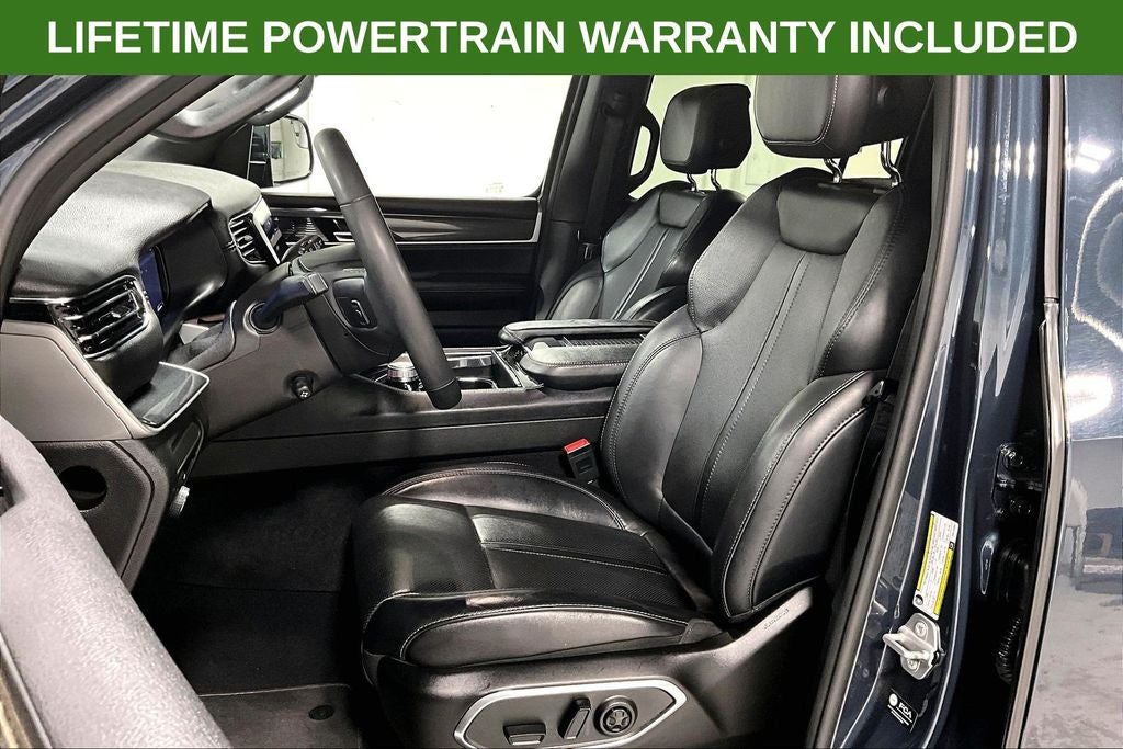 2023 Jeep Wagoneer Base