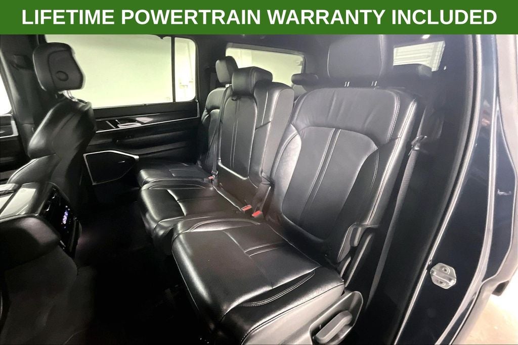 2023 Jeep Wagoneer Base