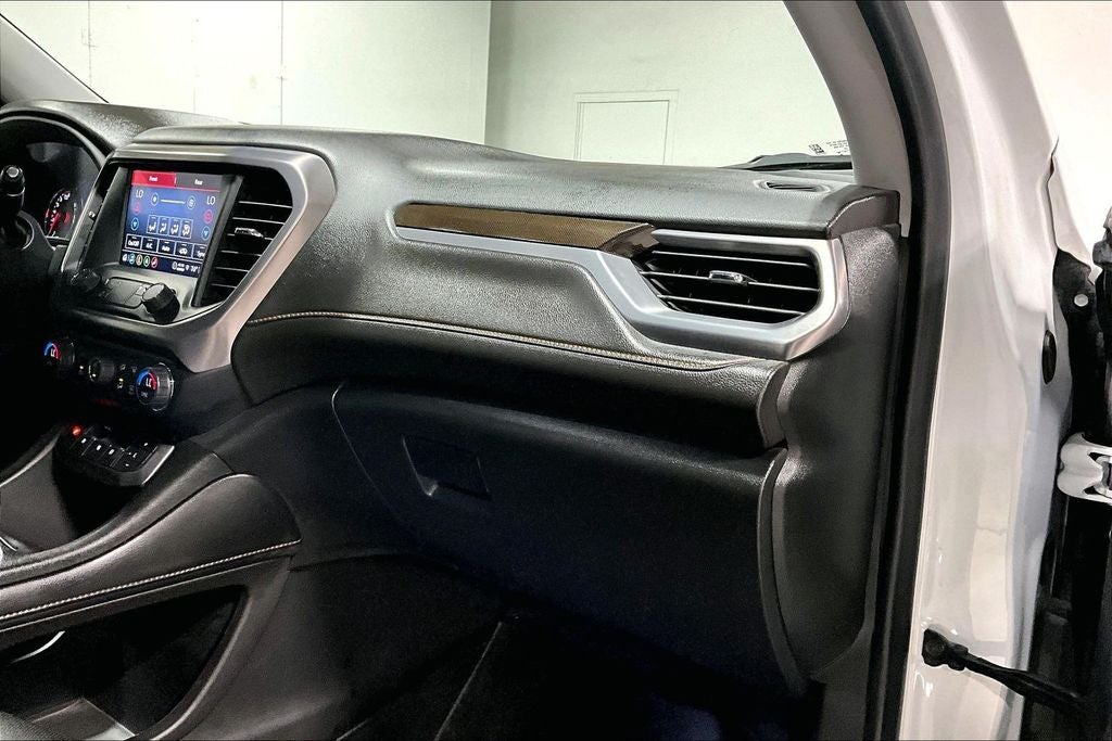 2022 GMC Acadia AT4