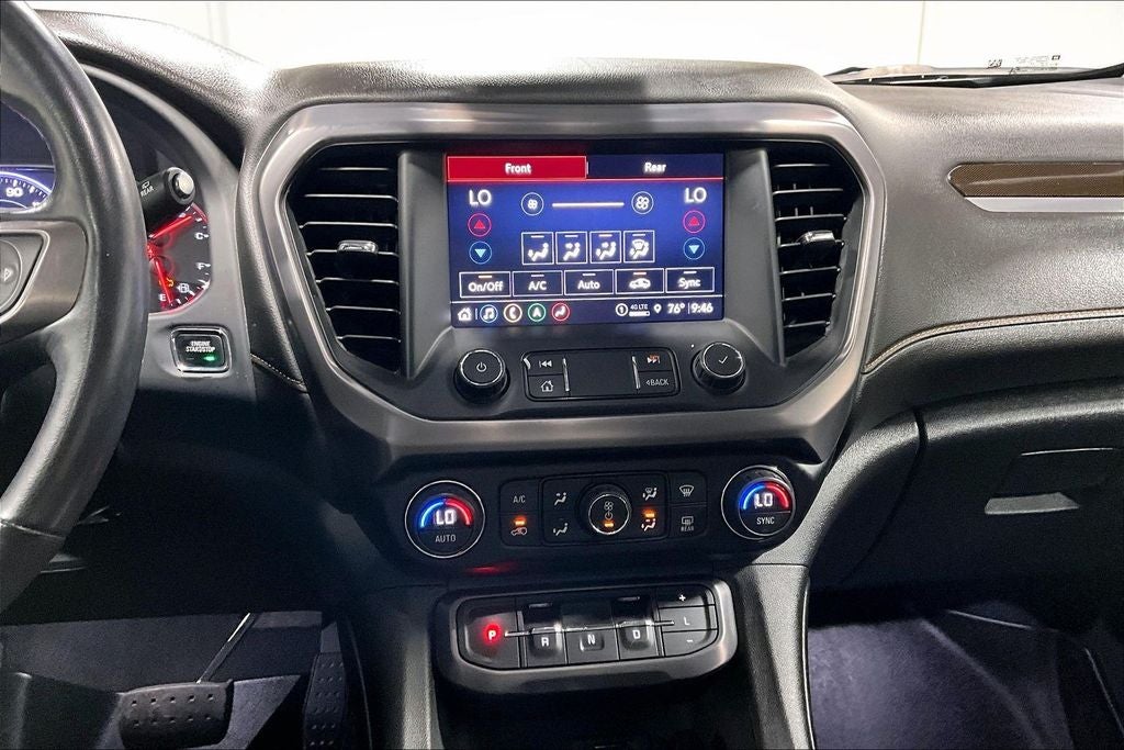 2022 GMC Acadia AT4