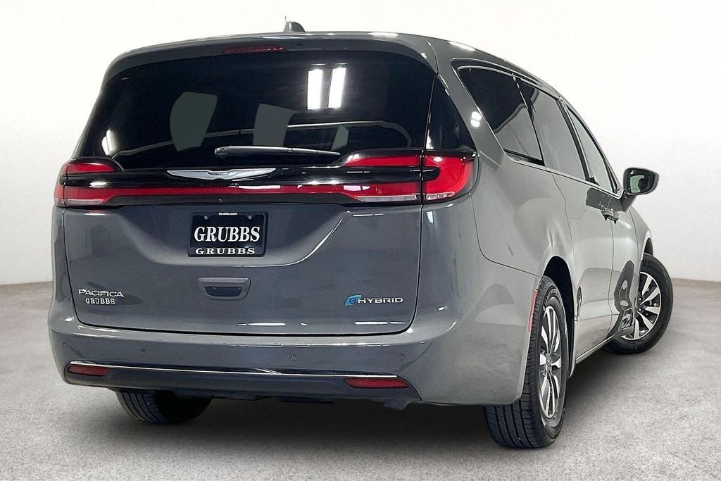 2022 Chrysler Pacifica Hybrid Touring L