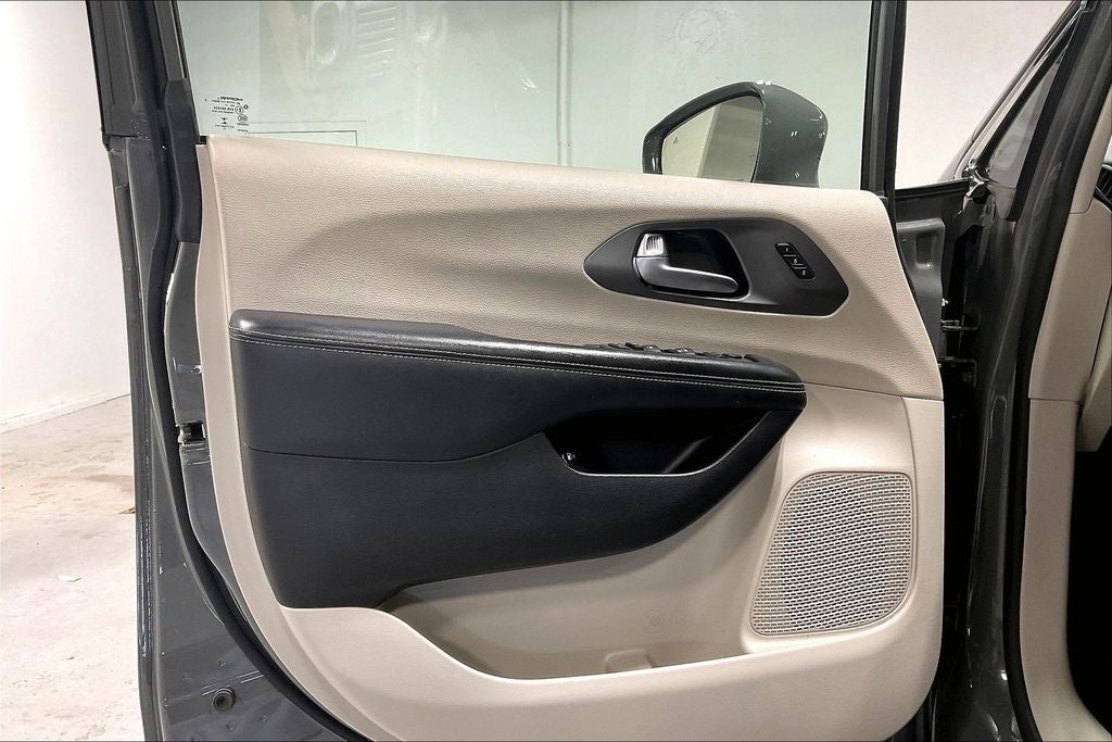 2022 Chrysler Pacifica Hybrid Touring L