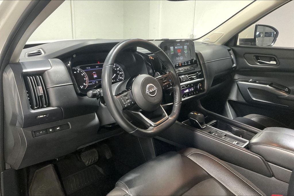 2022 Nissan Pathfinder SL