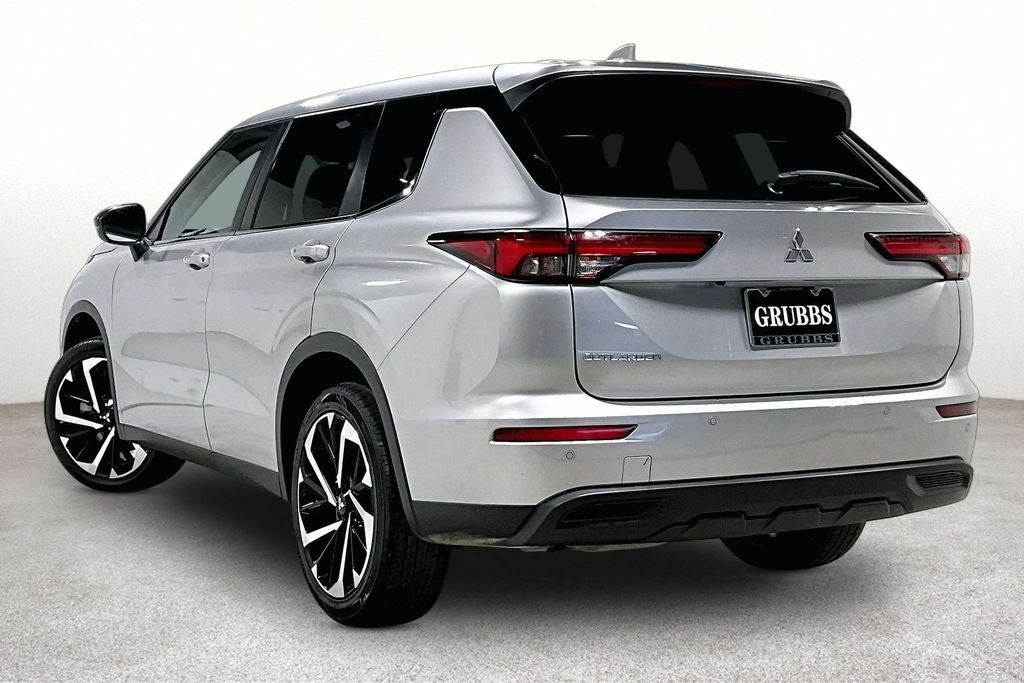2022 Mitsubishi Outlander ES