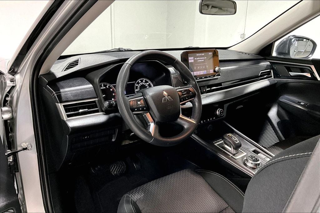 2022 Mitsubishi Outlander ES