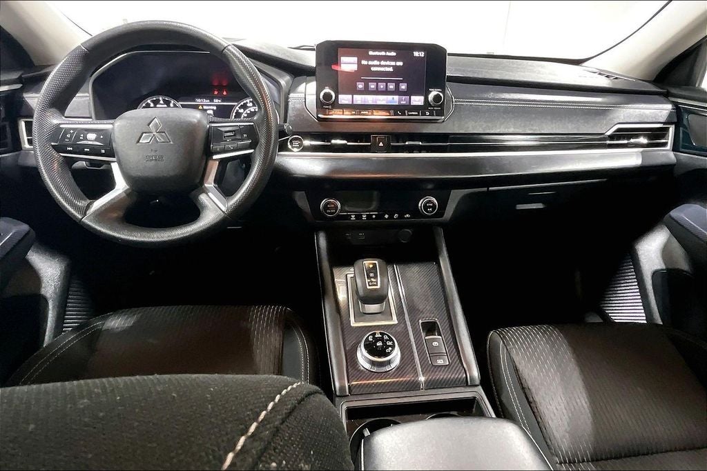 2022 Mitsubishi Outlander ES