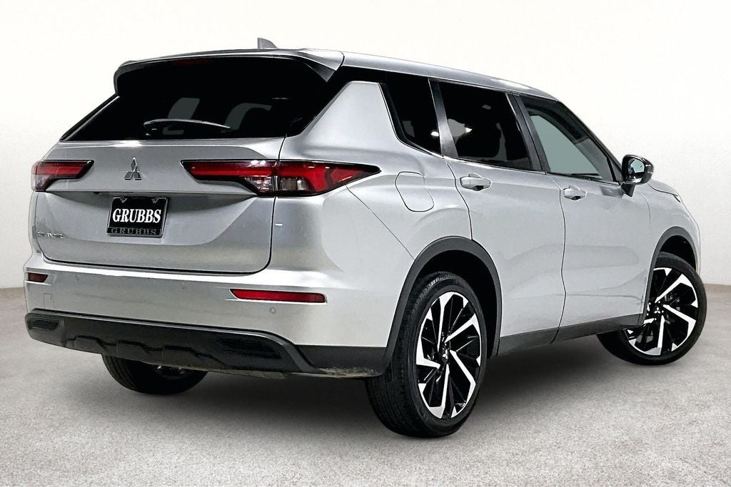 2022 Mitsubishi Outlander ES