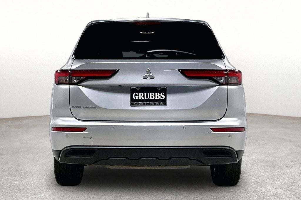 2022 Mitsubishi Outlander ES