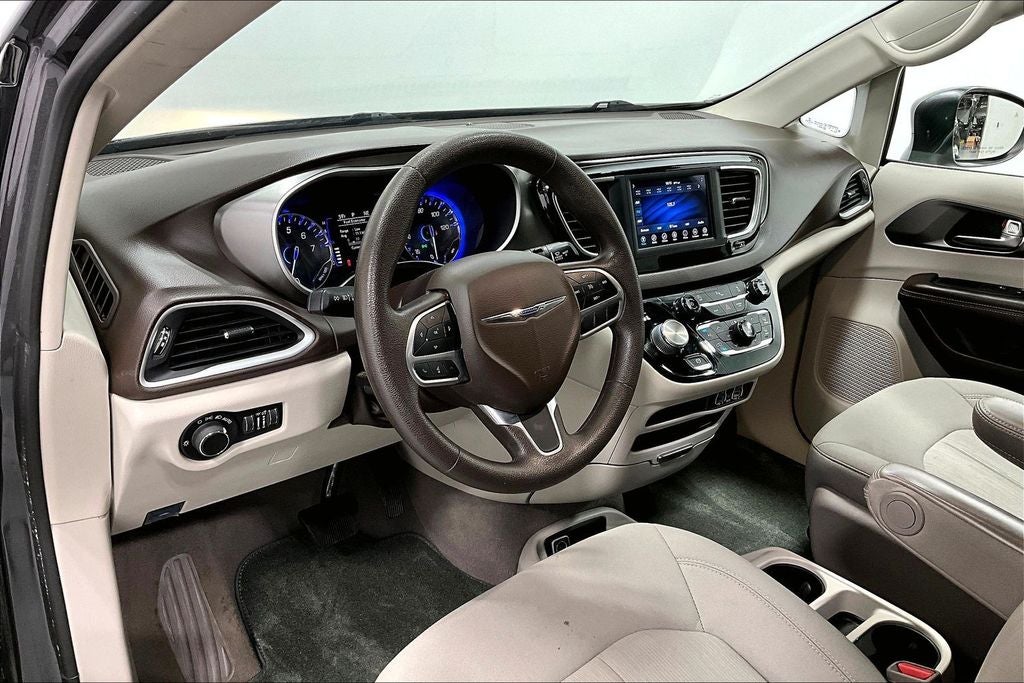 2021 Chrysler Voyager LX
