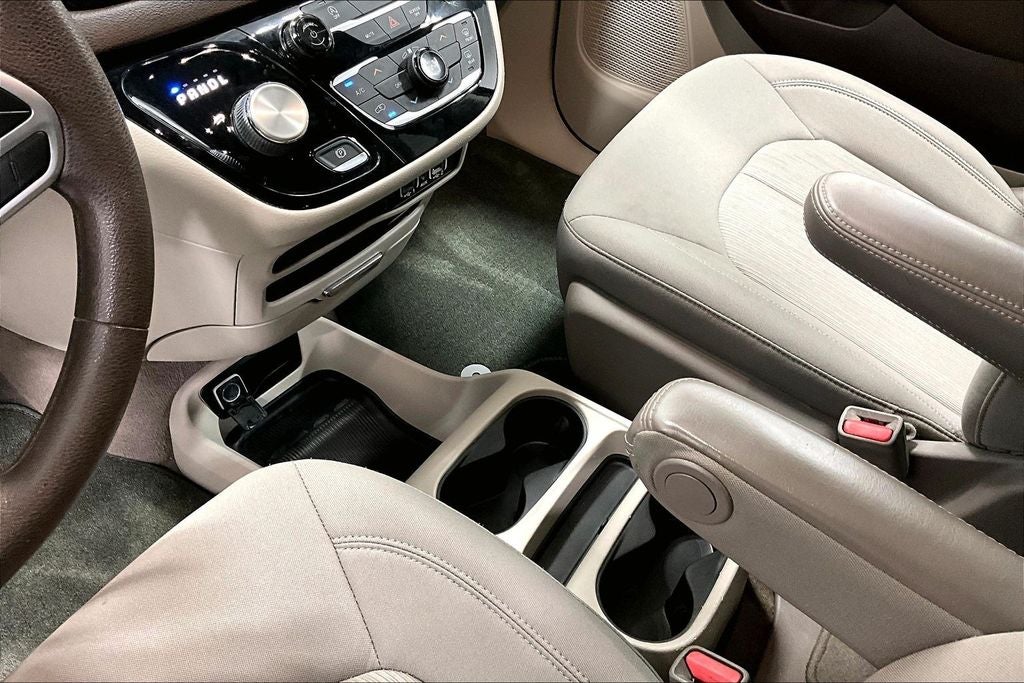 2021 Chrysler Voyager LX