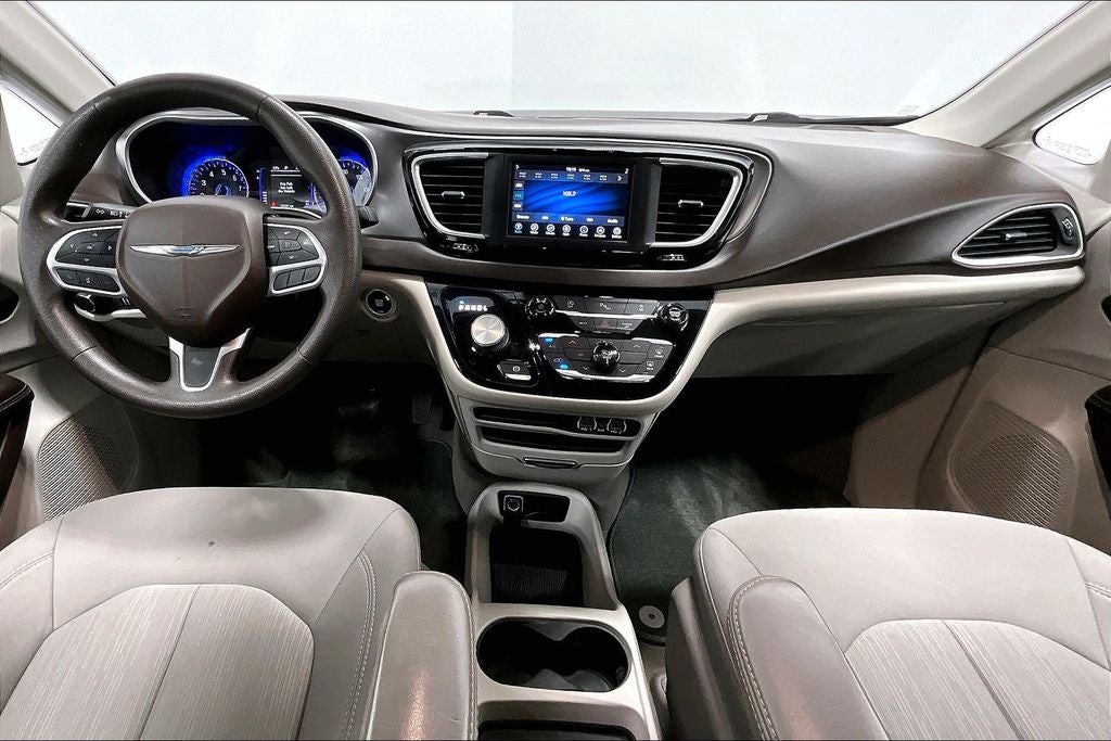 2021 Chrysler Voyager LX