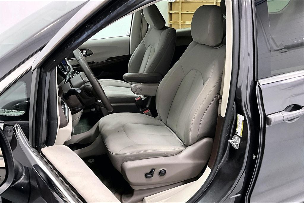 2021 Chrysler Voyager LX