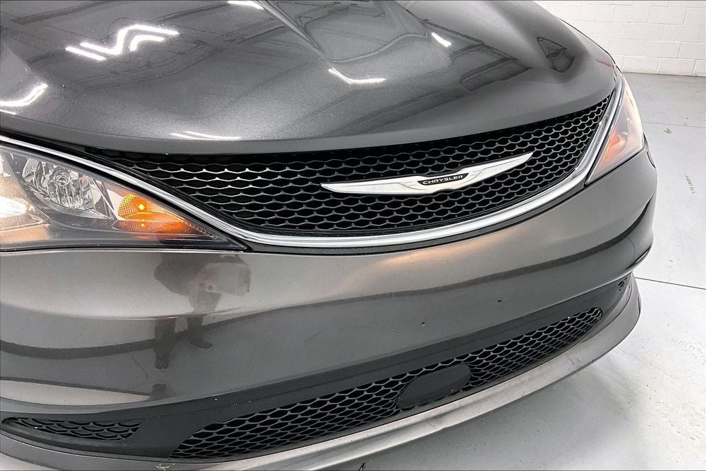 2021 Chrysler Voyager LX