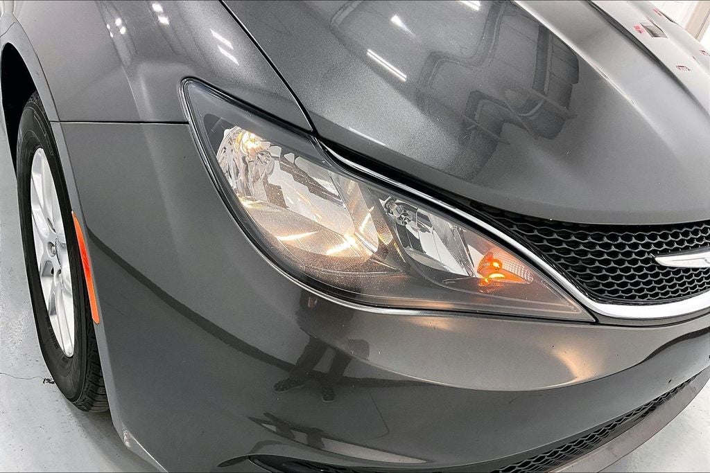 2021 Chrysler Voyager LX