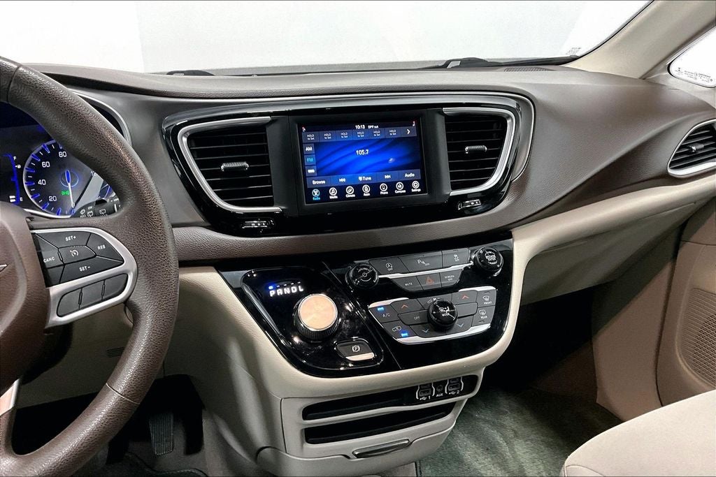 2021 Chrysler Voyager LX