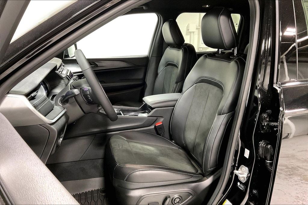 2025 Jeep Grand Cherokee GRAND CHEROKEE ALTITUDE 4X2