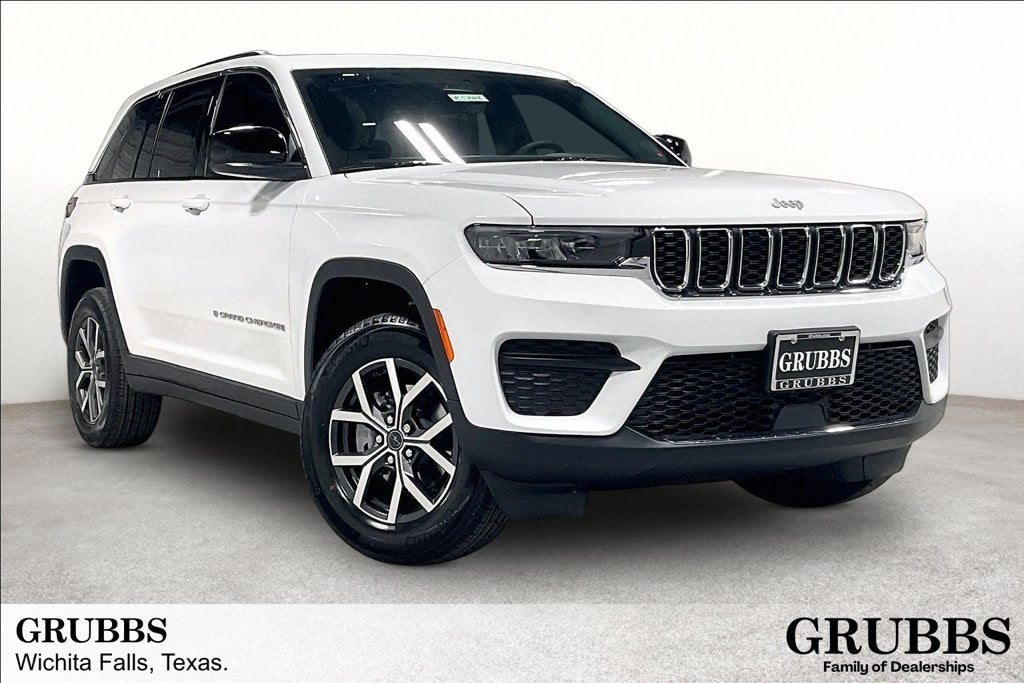 2027 Jeep Grand Cherokee GRAND CHEROKEE LAREDO X 4X2