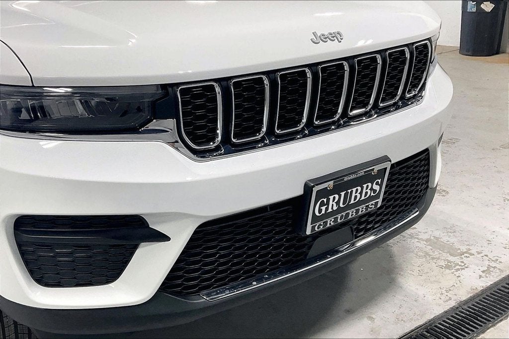 2027 Jeep Grand Cherokee GRAND CHEROKEE LAREDO X 4X2