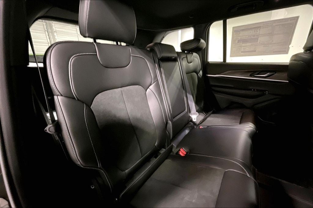 2026 Jeep Grand Cherokee GRAND CHEROKEE LAREDO ALTITUDE 4X2