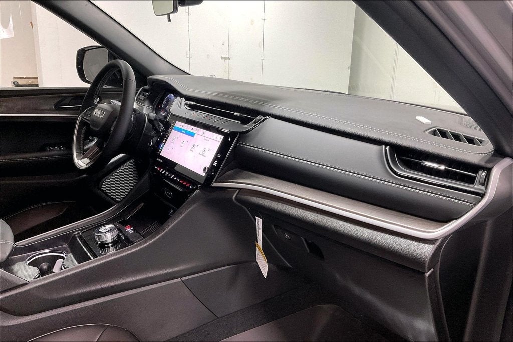 2027 Jeep Grand Cherokee GRAND CHEROKEE LIMITED 4X2