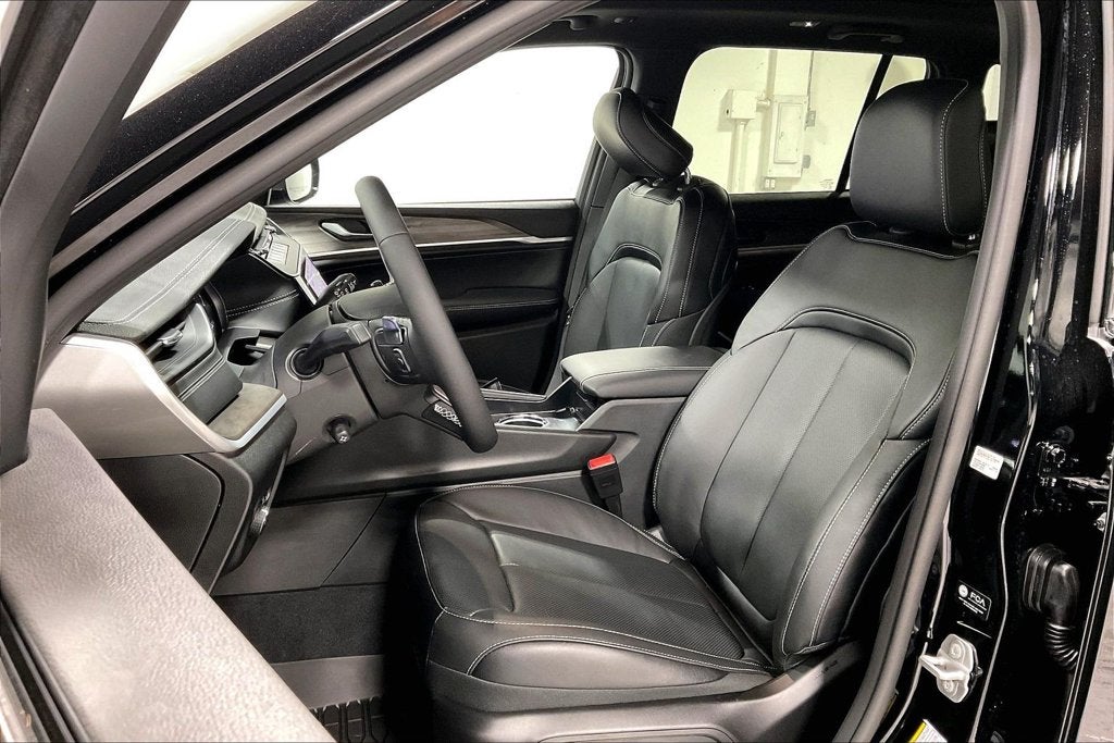 2027 Jeep Grand Cherokee GRAND CHEROKEE LIMITED RESERVE 4X4