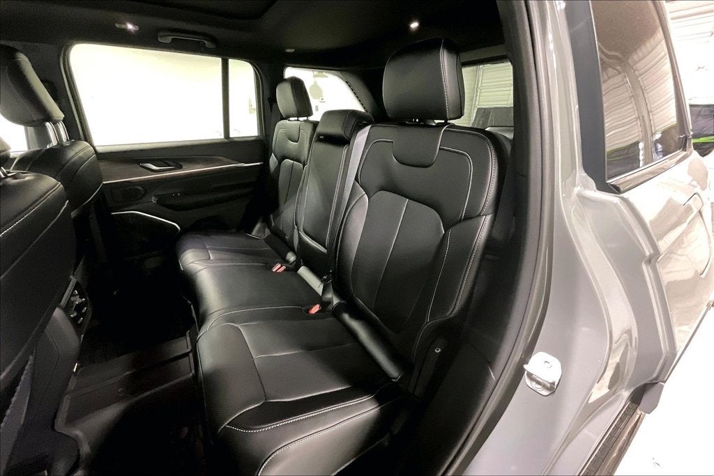 2027 Jeep Grand Cherokee GRAND CHEROKEE LIMITED RESERVE 4X4