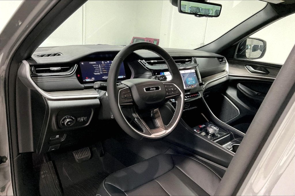 2027 Jeep Grand Cherokee GRAND CHEROKEE LIMITED RESERVE 4X4