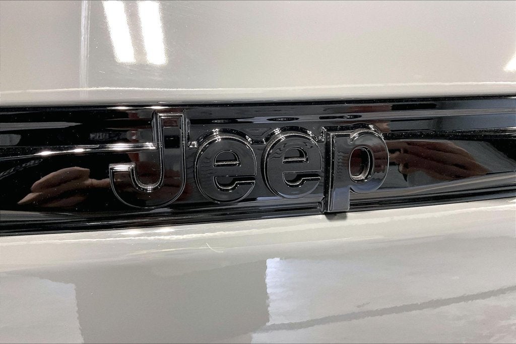 2027 Jeep Grand Cherokee GRAND CHEROKEE SUMMIT 4X4