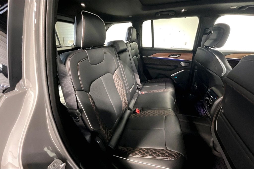 2027 Jeep Grand Cherokee GRAND CHEROKEE SUMMIT 4X4