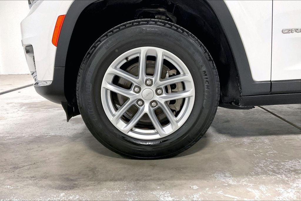 2023 Jeep Grand Cherokee L Laredo 4x2