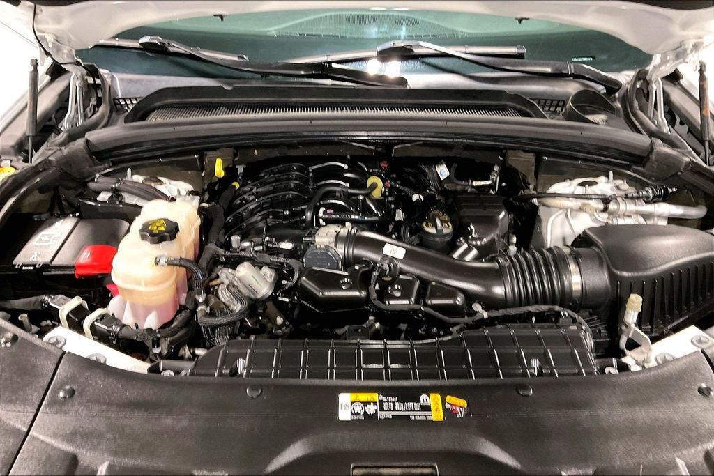 2023 Jeep Grand Cherokee L Laredo 4x2