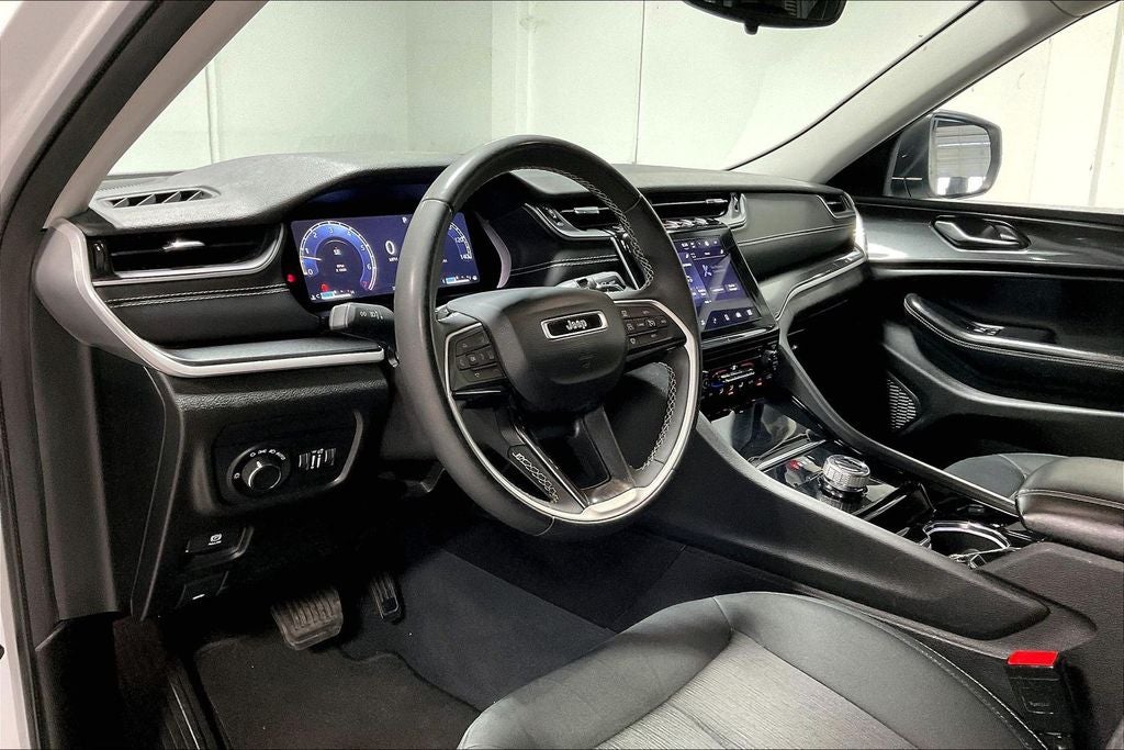 2023 Jeep Grand Cherokee L Laredo 4x2