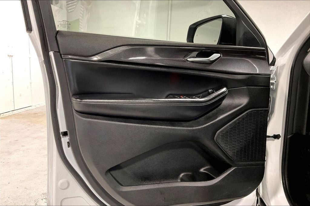 2023 Jeep Grand Cherokee L Laredo 4x2
