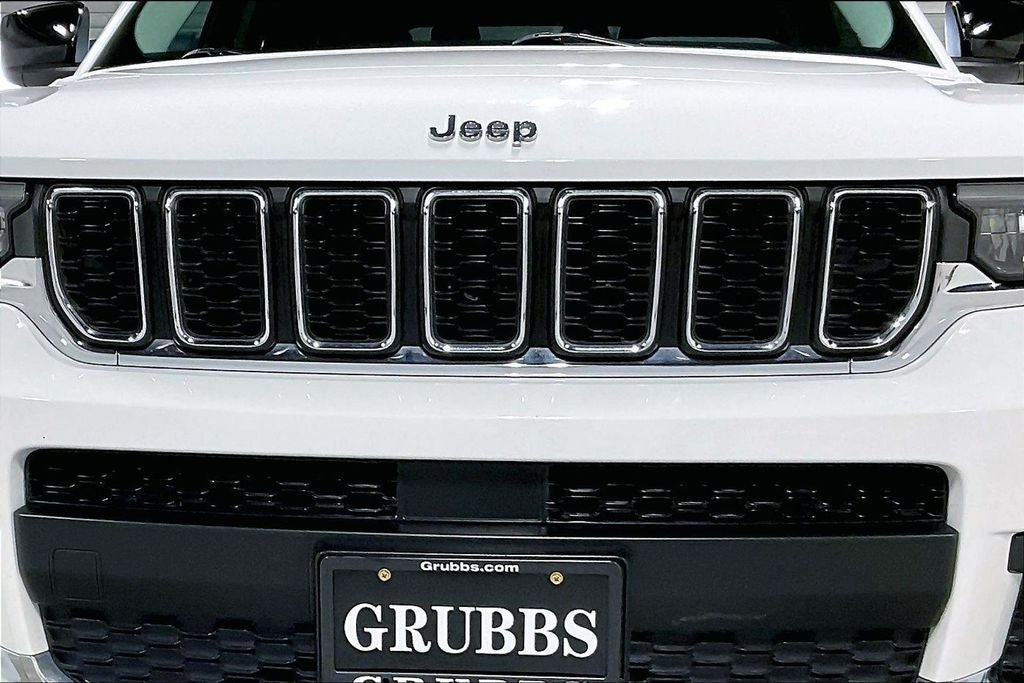 2023 Jeep Grand Cherokee L Laredo 4x2