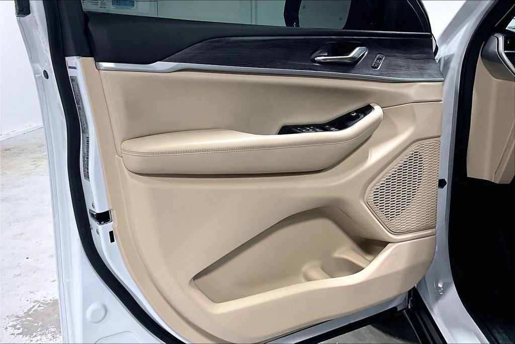 2024 Jeep Grand Cherokee L Limited 4x2