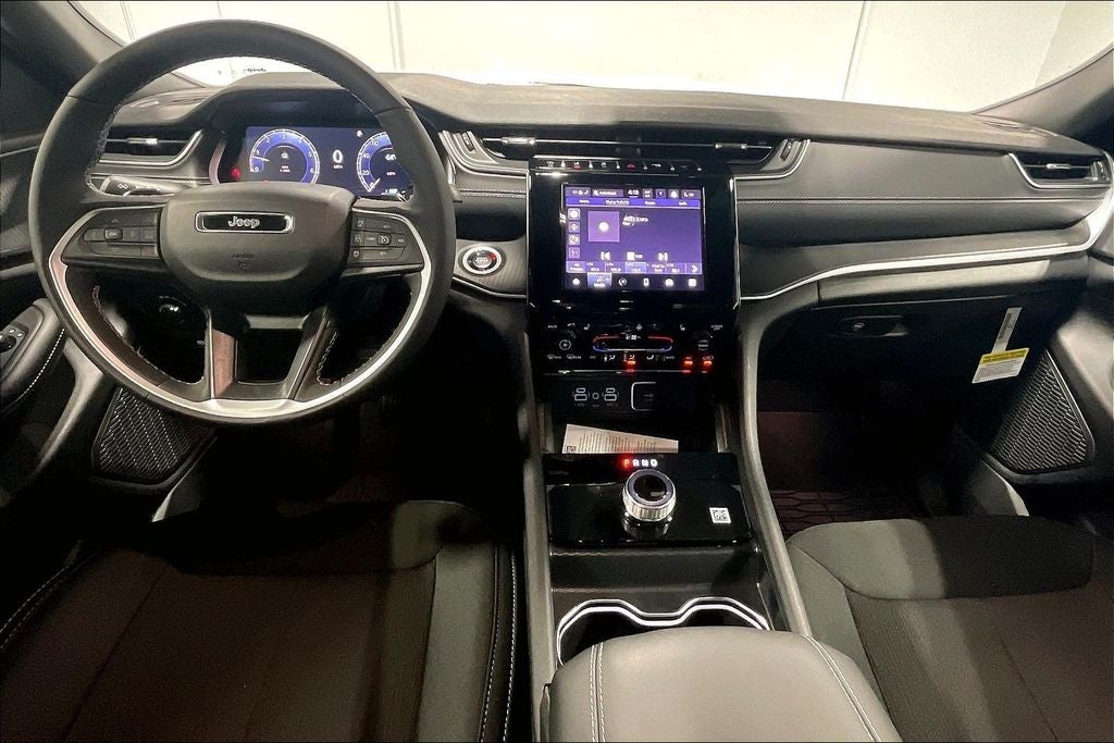 2025 Jeep Grand Cherokee GRAND CHEROKEE L LAREDO X 4X4