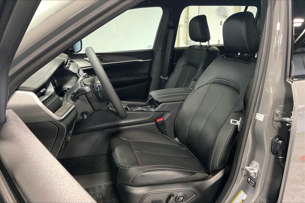2027 Jeep Grand Cherokee GRAND CHEROKEE L LIMITED RESERVE 4X4