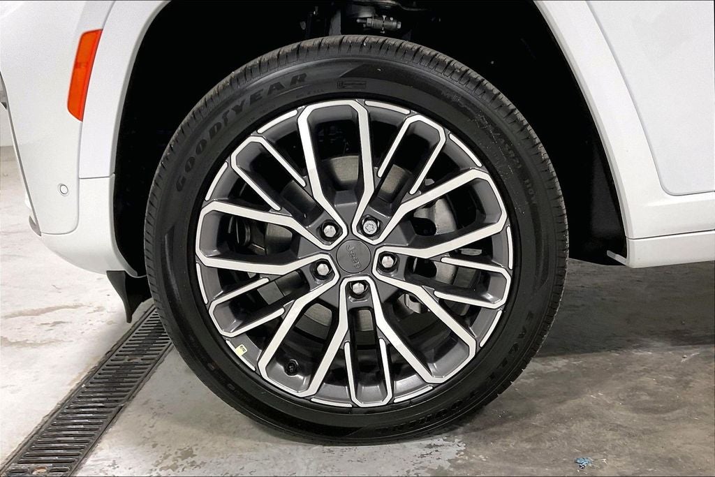 2026 Jeep Grand Cherokee GRAND CHEROKEE L SUMMIT 4X4