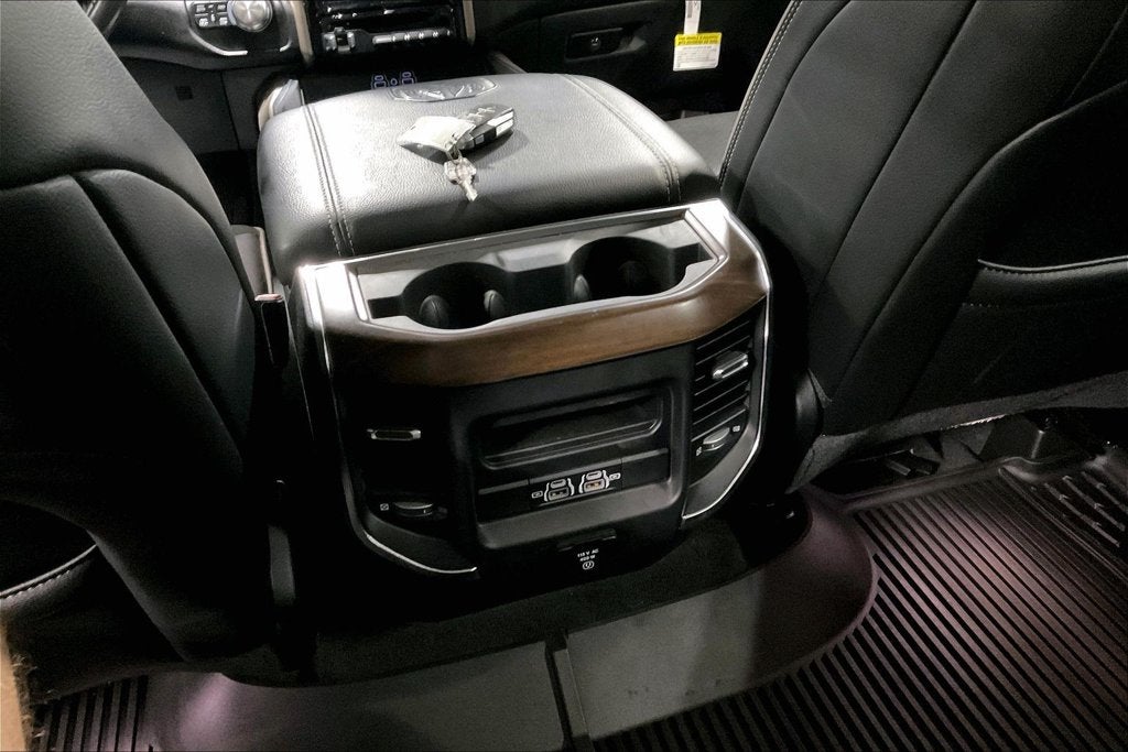 2022 RAM 1500 Laramie Crew Cab 4x4 5'7' Box