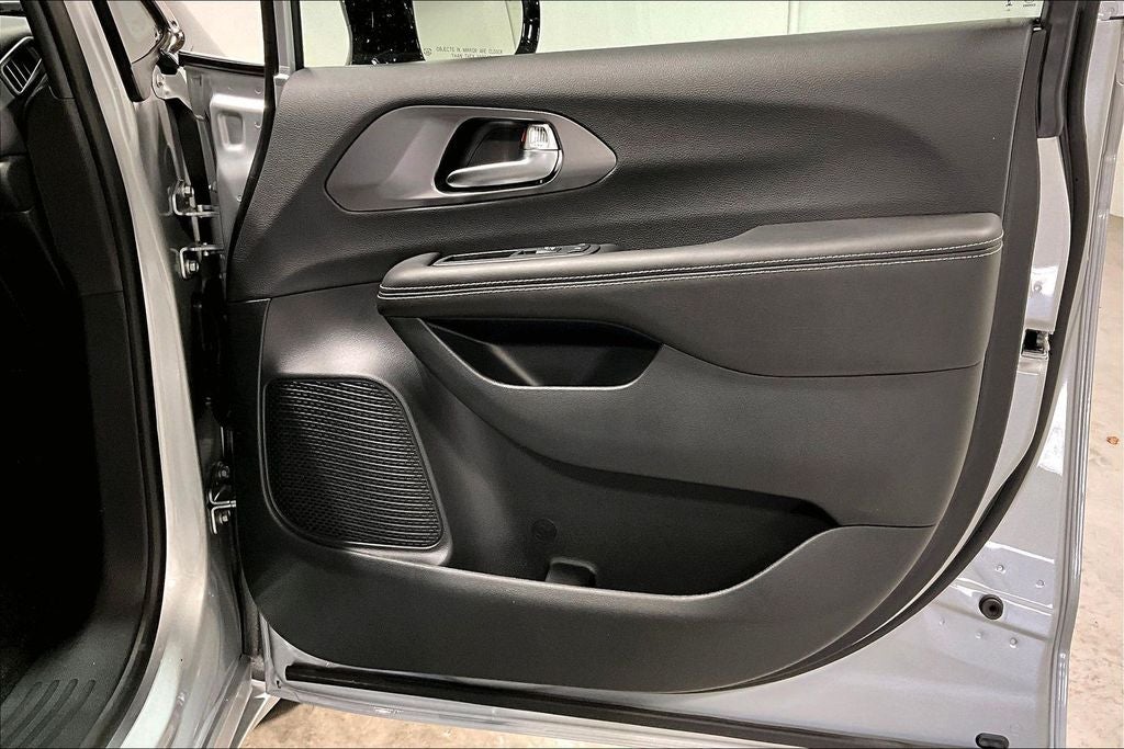 2026 Chrysler Voyager VOYAGER LX