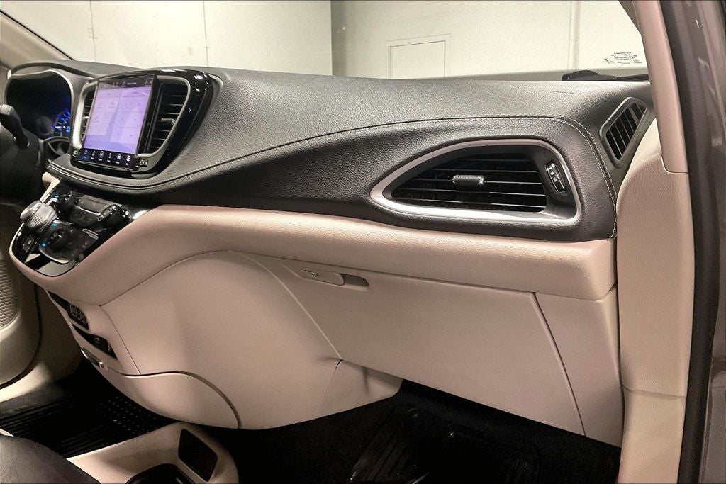 2022 Chrysler Pacifica Hybrid Touring L