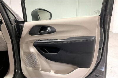 2022 Chrysler Pacifica Hybrid Touring L