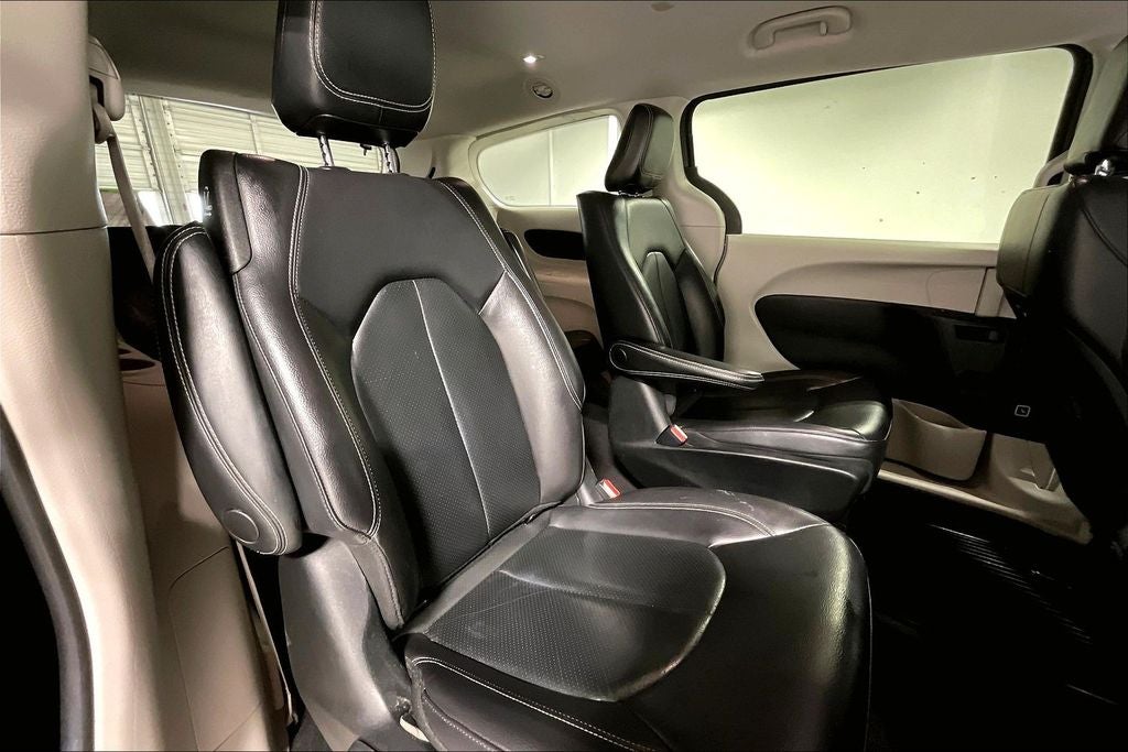 2022 Chrysler Pacifica Hybrid Touring L