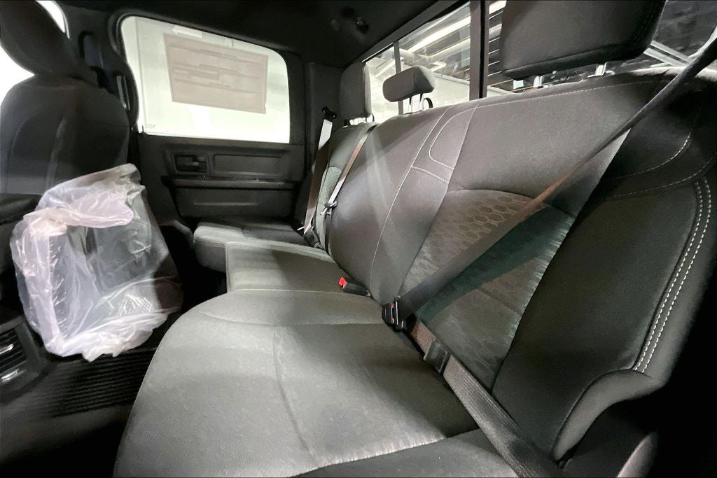 2026 RAM Ram 2500 RAM 2500 BLACK EXPRESS CREW CAB 4X4 6'4' BOX