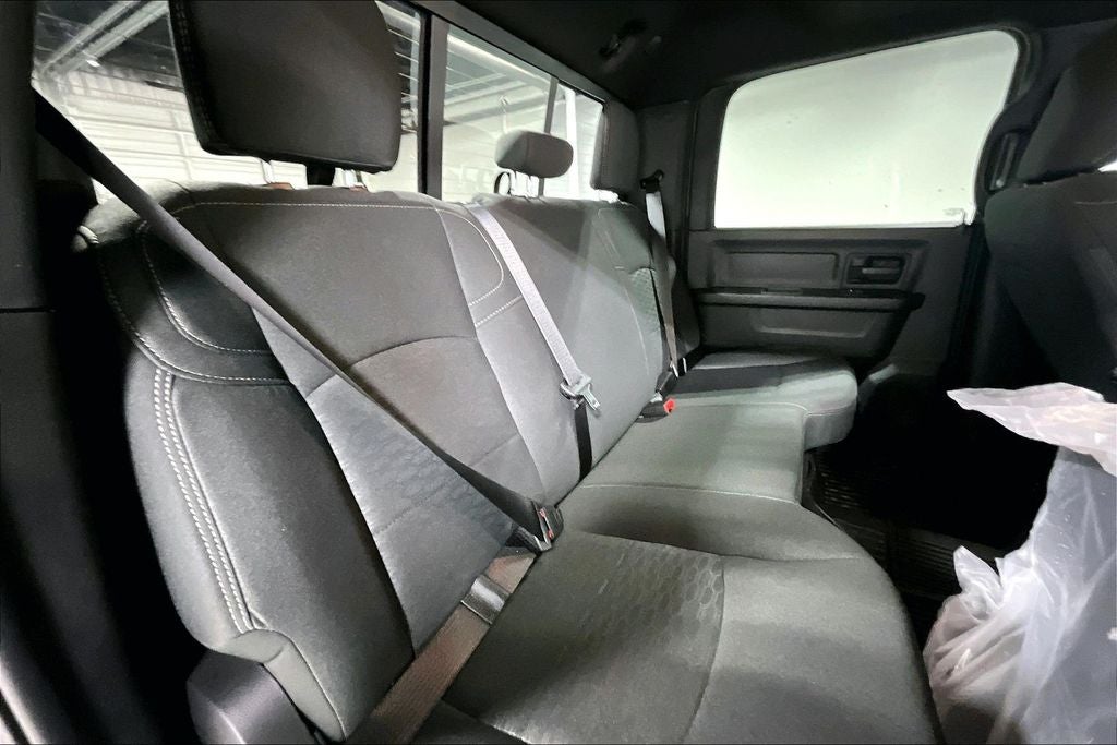 2026 RAM Ram 2500 RAM 2500 BLACK EXPRESS CREW CAB 4X4 6'4' BOX