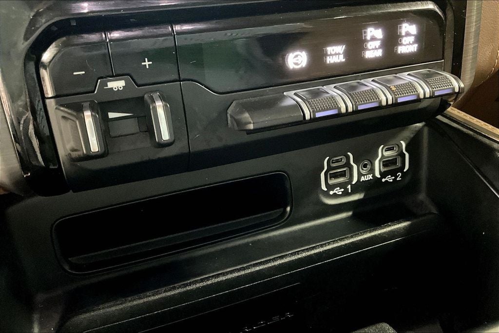 2020 RAM 3500 Laramie Longhorn Crew Cab 4x4 8' Box