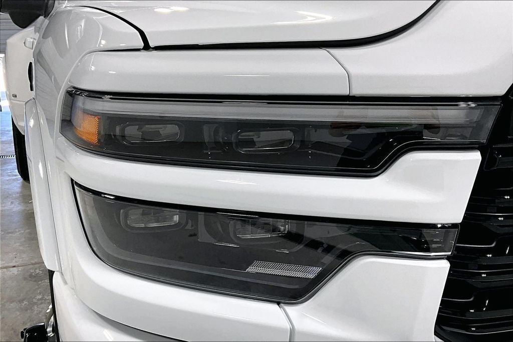 2026 RAM Ram 3500 RAM 3500 LIMITED MEGA CAB 4X4 6'4' BOX