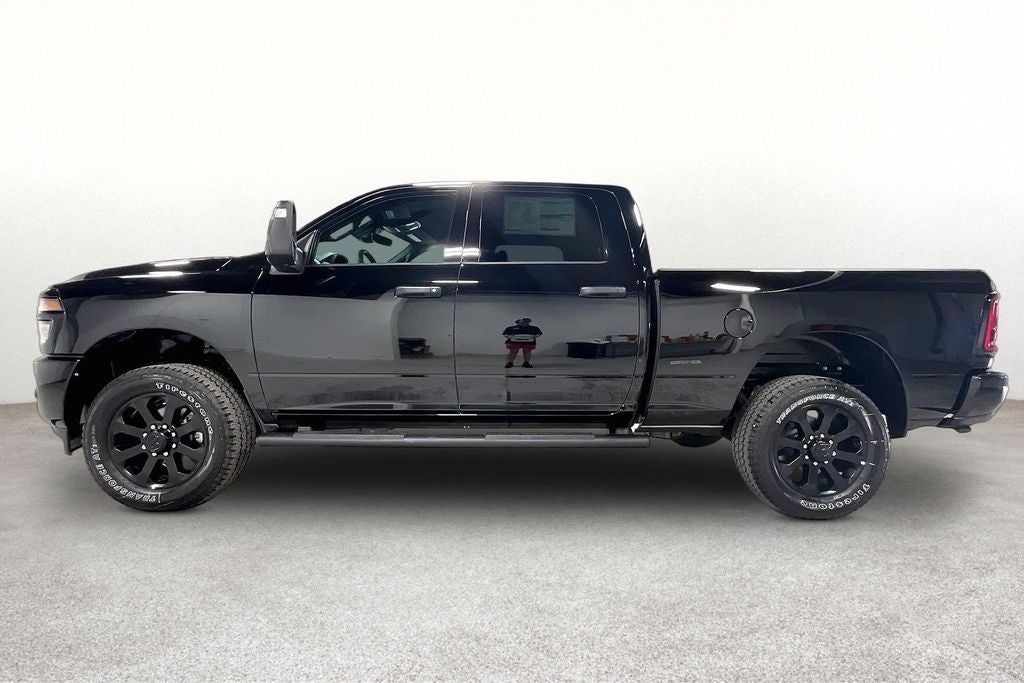 2026 RAM Ram 2500 RAM 2500 BLACK EXPRESS CREW CAB 4X4 6'4' BOX