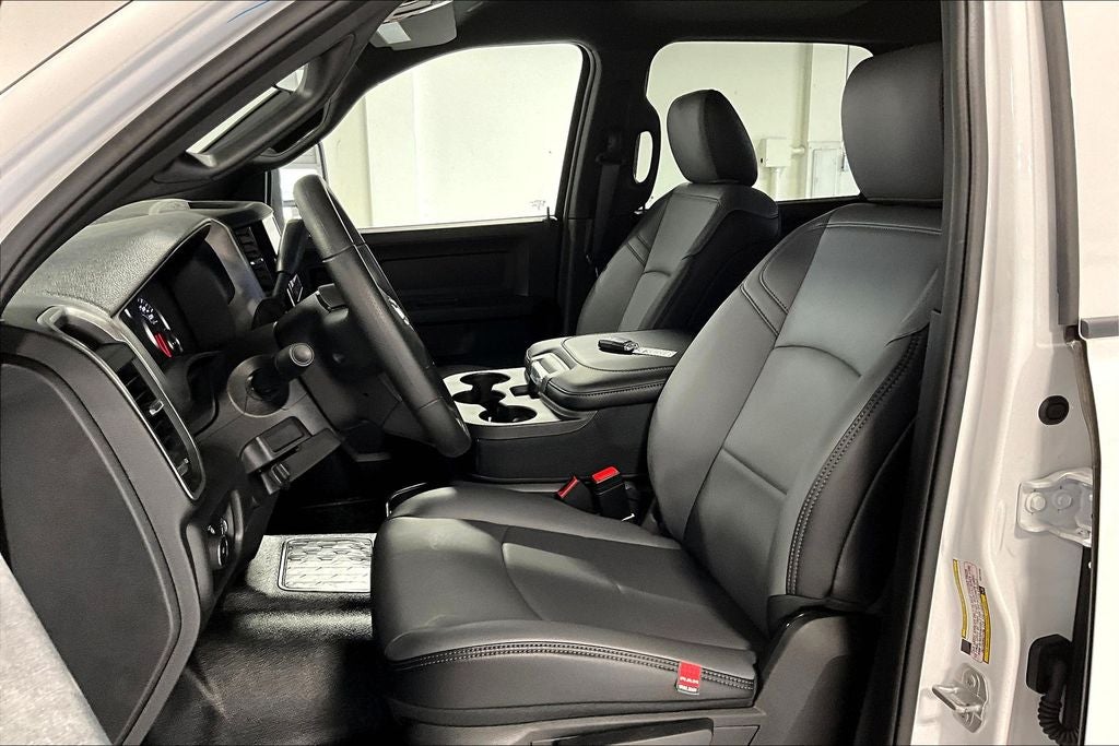 2025 RAM Ram 5500 Chassis Cab RAM 5500 TRADESMAN CHASSIS CREW CAB 4X4 84' CA