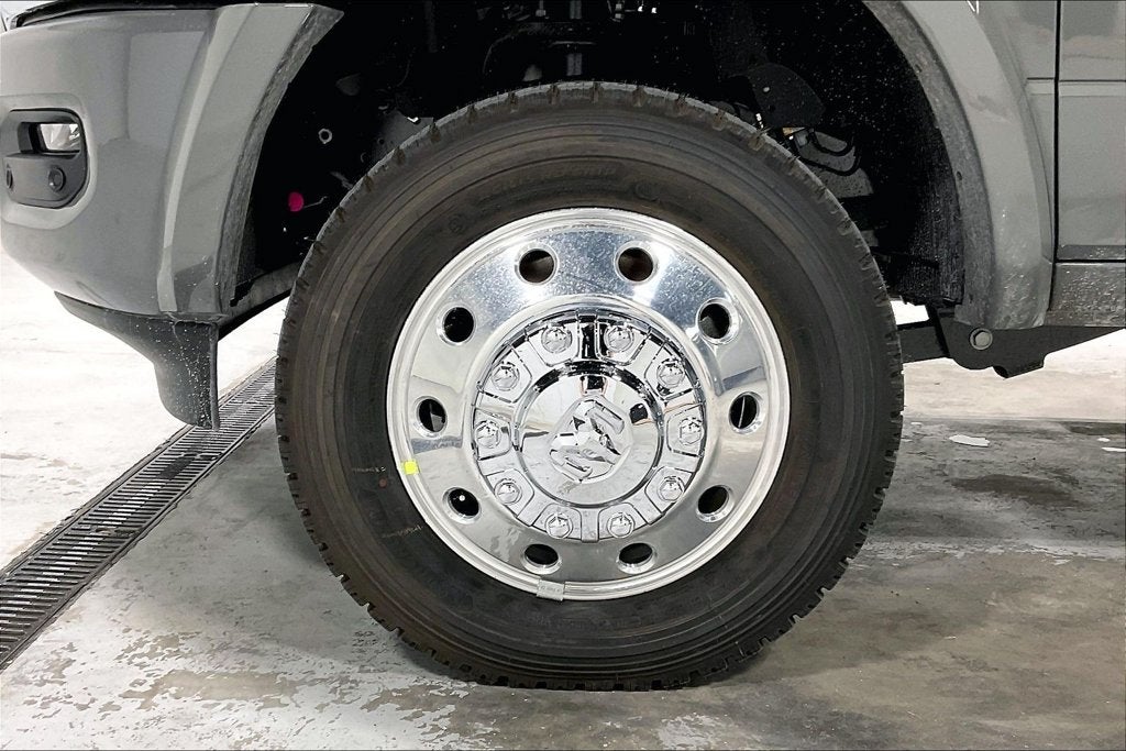 2027 RAM Ram 5500 Chassis Cab RAM 5500 BIG HORN CHASSIS CREW CAB 4X4 84' CA